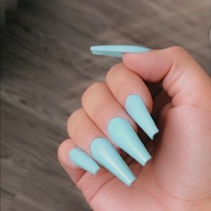 Press on nails